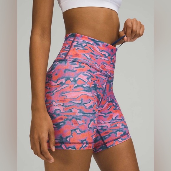lululemon athletica Pants - Lululemon Wunder Train High-Rise Short 6", Size 6